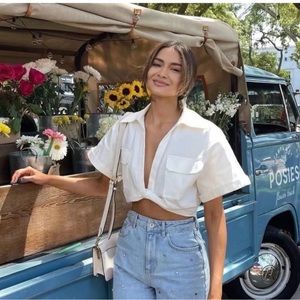 White cream collar twist front deep v neck crop top size M